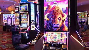 Người chơi Việt Nam xem live casino 78wn trên màn hình điện thoại di động